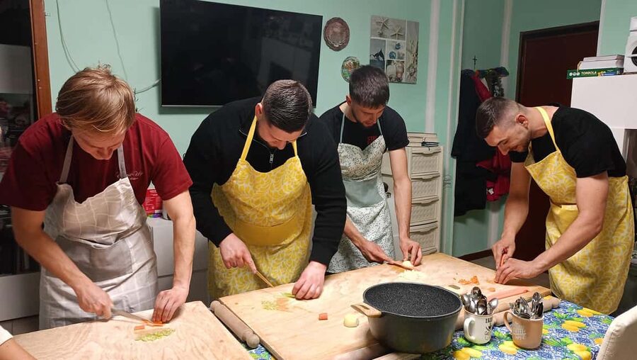 Bologna: Pasta Tagliatelle al Ragu Cooking Class with Wine - The Pasta Stage: Tagliatelle Dough and Rolling Skills
