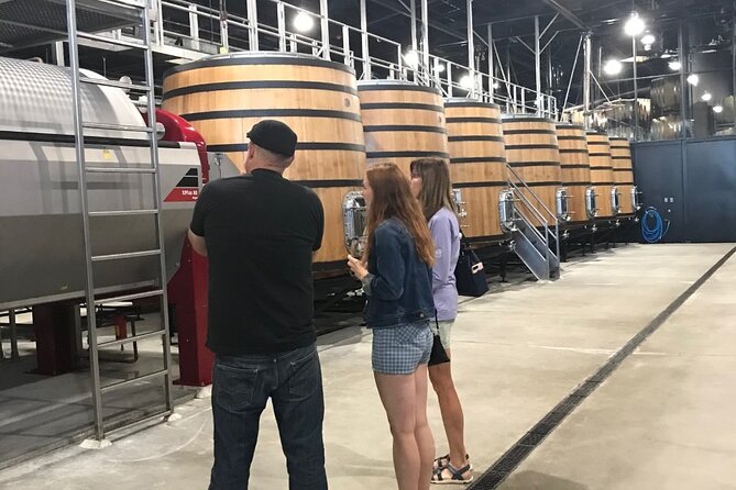 Bon Vivant Woodinville Wine Tasting Tour - Bottled water, group size, and why comfort isn’t a small detail