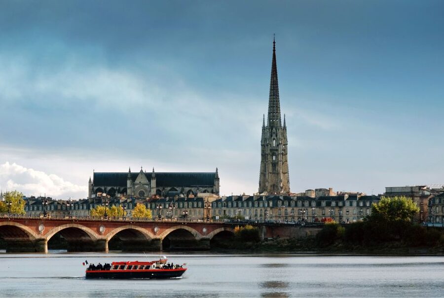 Bordeaux: River Cruise with Commentary, Wine and Canelé - Meeting at Ponton d’Honneur: locating the boat without stress
