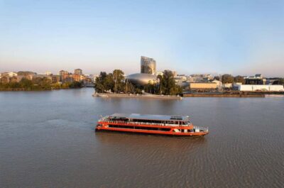 Bordeaux: River Cruise with Commentary, Wine and Canelé - The 90 minutes on the Garonne: the route that frames the city