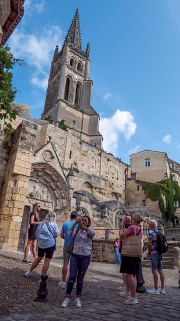 Bordeaux: Saint-Emilion and Medoc Full-Day Wine Experience - The Château picnic lunch: food that keeps pace with wine