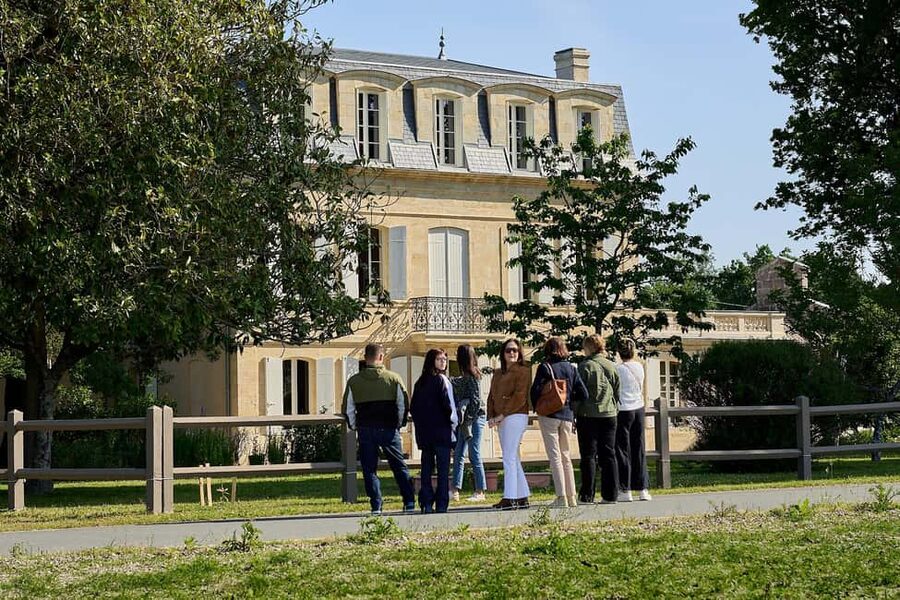 Bordeaux: Saint-Emilion and Medoc Full-Day Wine Experience - Saint-Émilion: UNESCO village tour with the story first