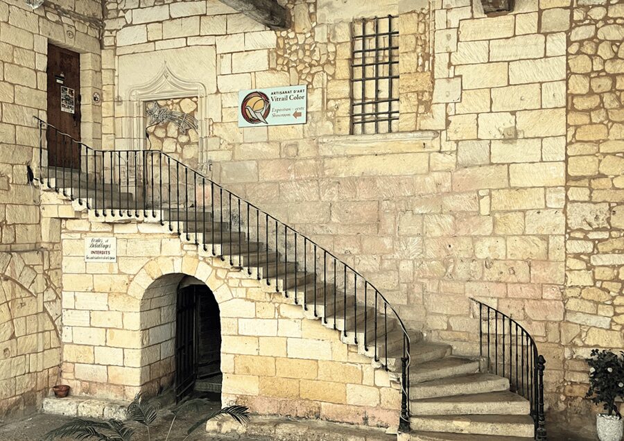 Bordeaux : Unforgettable Saint Emilion Half Day Wine Tour - Inside a Grand Cru Classé château: what the tasting portion really feels like