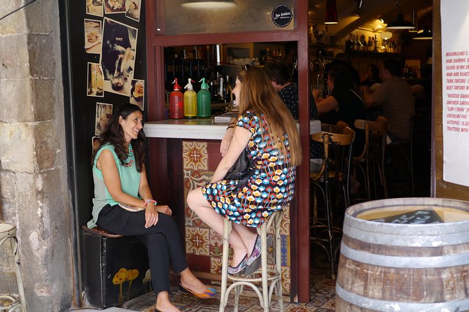 Born to Eat: Gourmet Tapas & Wine Small Group Tour in Old Barcelona - Eating like a local: what “gourmet tapas” means in practice