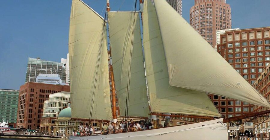 Boston: Harbor Champagne Sunset Sail from Rowes Wharf - Why a Boston sunset looks better on a real sailboat