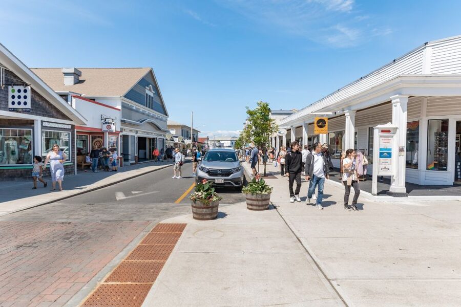 Boston: Martha's Vineyard Day Trip with Optional Island Tour - Guided round-island tour vs DIY time: how to choose