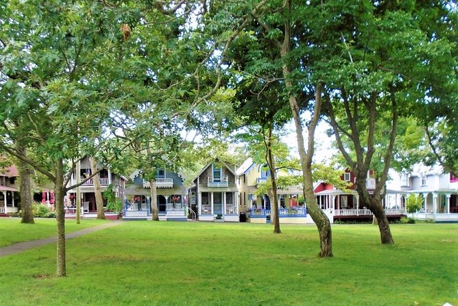 Boston to Martha's Vineyard Day Trip with Optional Island Tour - Arriving in Oak Bluffs: gingerbread cottages plus real strolling time