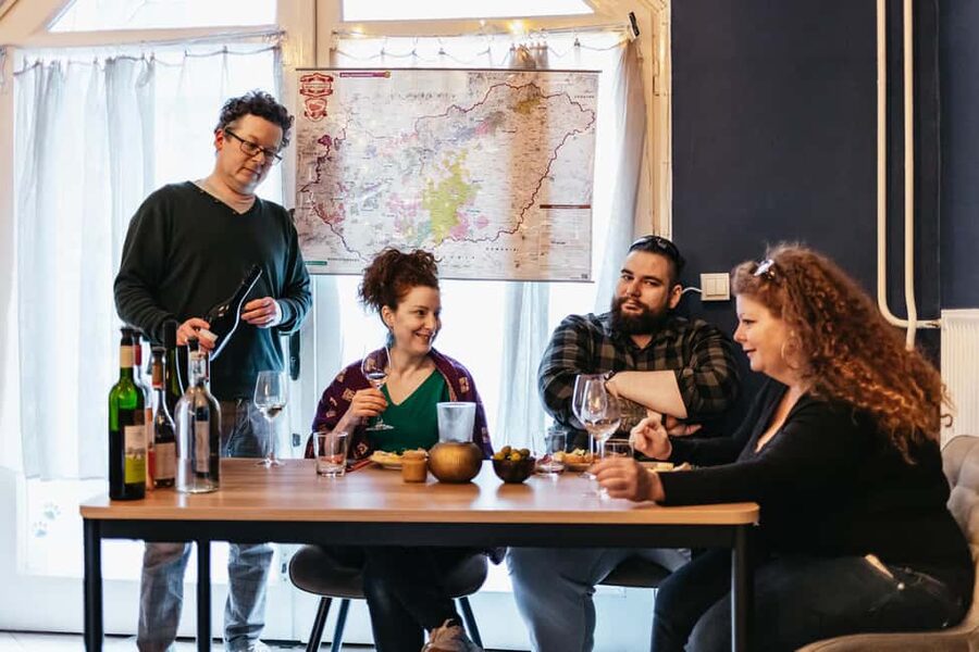 Budapest: Hungarian Wine Tasting with 8 Wines and Tapas - The 2-hour flow: how a guided tasting stays fun