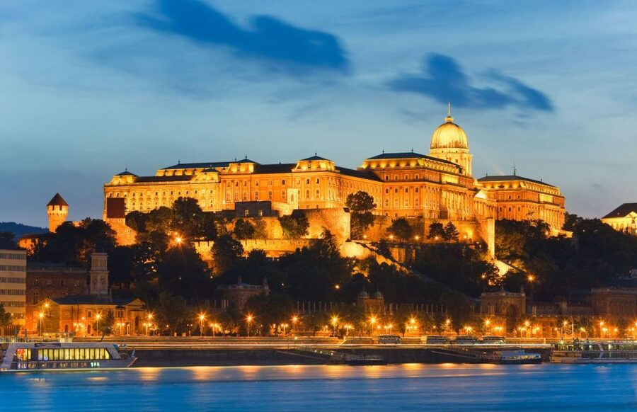 Budapest: Unlimited Prosecco and Wine Sightseeing Cruise - Key things I’d plan around
