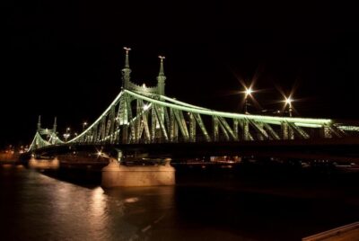 Budapest: Unlimited Prosecco and Wine Sightseeing Cruise - Entering Dock 11: where you meet and how boarding works