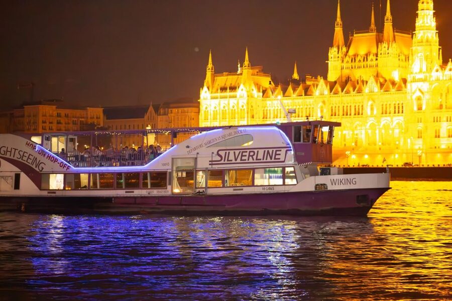 Budapest: Unlimited Prosecco and Wine Sightseeing Cruise - Who should book this cruise, and who should skip it