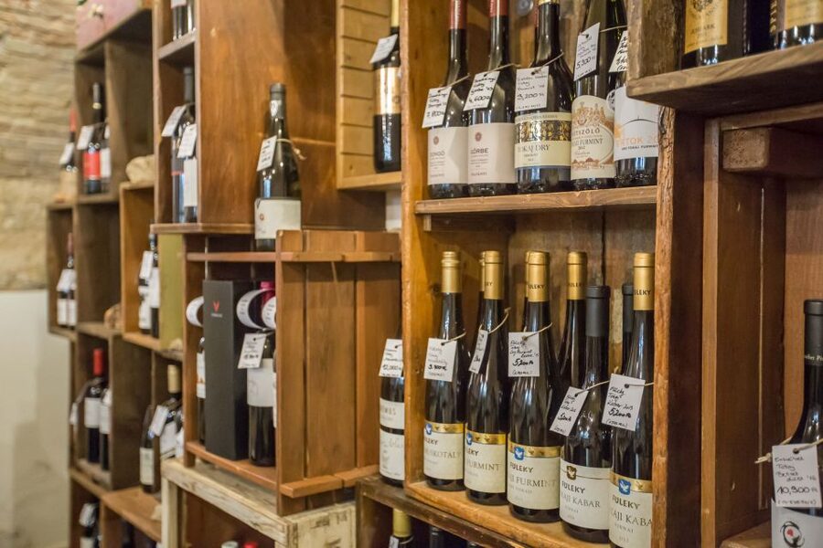 Budapest: Wine, Cheese, and Charcuterie Tasting - Quick hits you’ll feel right away