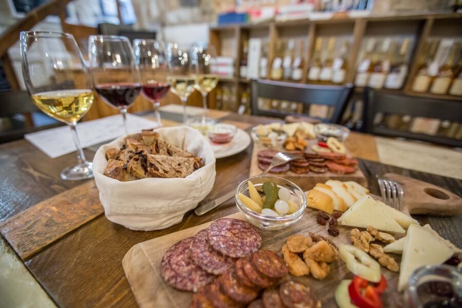 Budapest: Wine, Cheese, and Charcuterie Tasting - The wines: Indigenous focus plus a Tokaj sweet finish