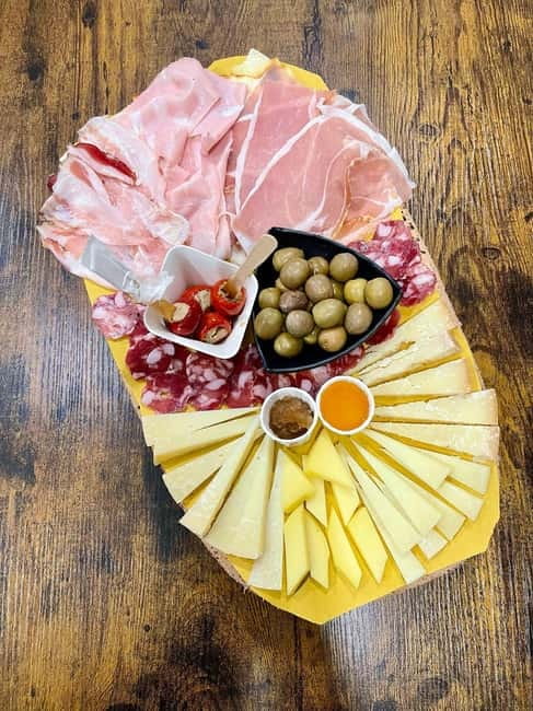 Cagliari: Food and Wine Tasting Experience - What you’ll actually taste: artisan wines, cheeses, olive oil, and seasonal specialties