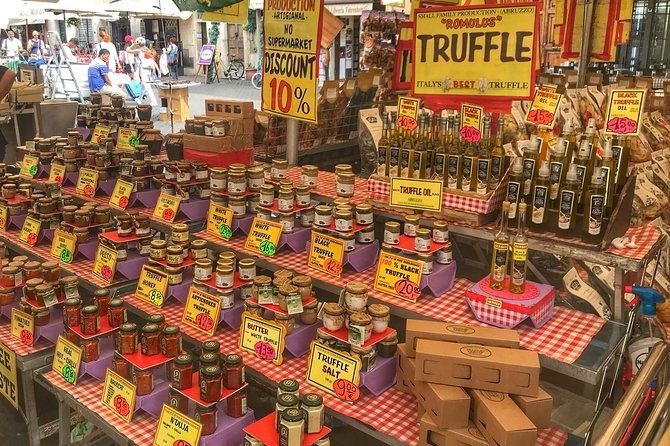 Campo dè Fiori Market and Trevi Fountain Food and Wine Tour in Rome - Meeting at Piazza Farnese and the walk that ties the day together