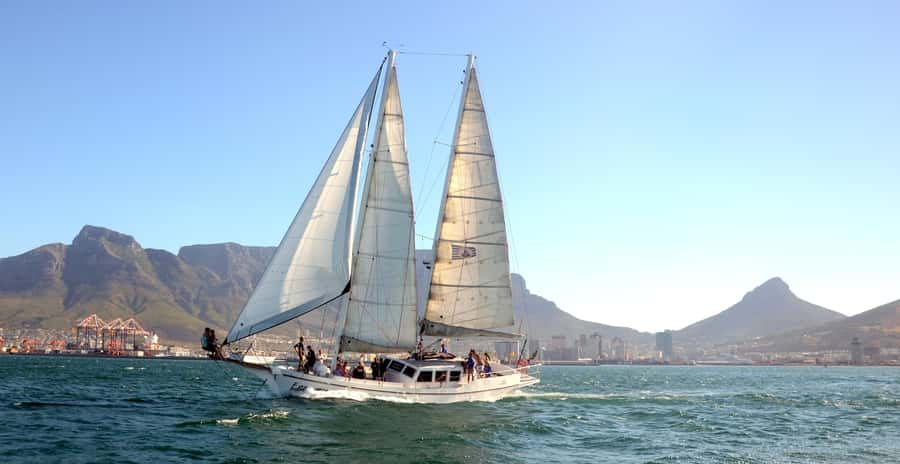 Cape Town: 1-Hour Pre-Sunset Champagne Cruise - Table Mountain in your photos: the best light and angles