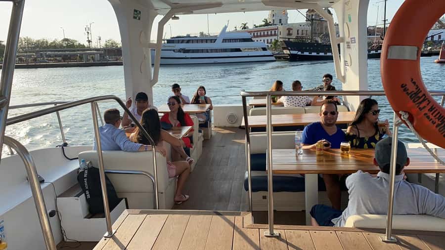 Cartagena: Cruise by the Bay with Dinner and Wine - Cartagena Bay Dinner Cruise: The Easy Way to See the City Glow
