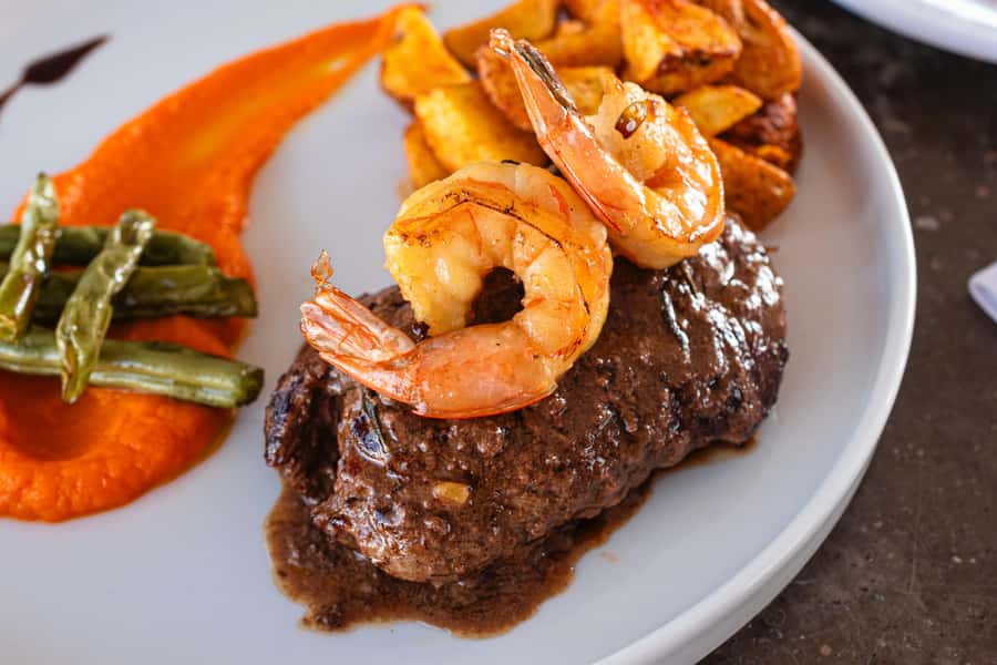 Cartagena: Cruise by the Bay with Dinner and Wine - FAQ