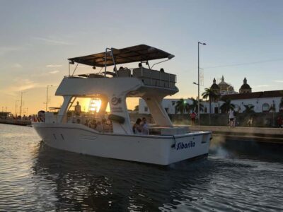 Cartagena: Cruise by the Bay with Dinner and Wine - Dinner on the Yacht: What 3 or 4 Courses Really Means