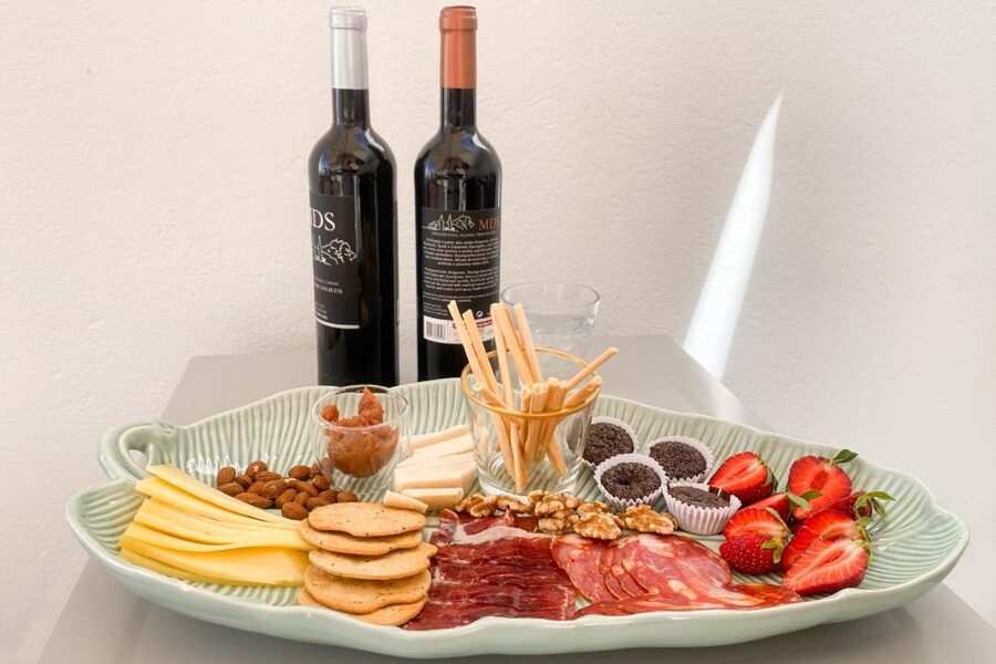 Carvoeiro/Portimão/Alvor: Wine Tour w/ Tasting, Tapas, Music - Live Portuguese Music: Where the Hosts Add the Human Touch