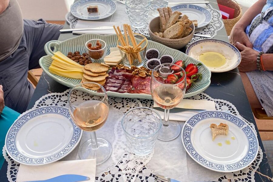 Carvoeiro/Portimão/Alvor: Wine Tour w/ Tasting, Tapas, Music - Shopping Time: What You Can Buy on Site