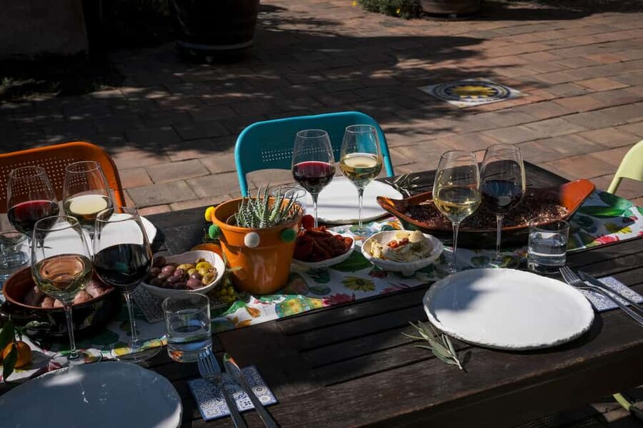 Catania: Etna Urban Winery Sicilian Lunch with Wine Tasting - The Wine Tasting Menu: Vigna Grande Plus Three Etna Styles