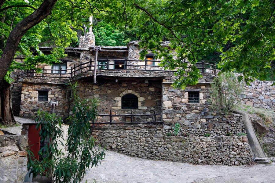 Chania: Milia Mountain Tour w/Lunch Olive Oil/Wine Tastings - Ano Vouves: meeting an olive tree that keeps working