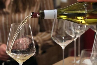 Chardonnay Masterclass - Wine tasting in Dijon - The four pours: how to get more from a short tasting