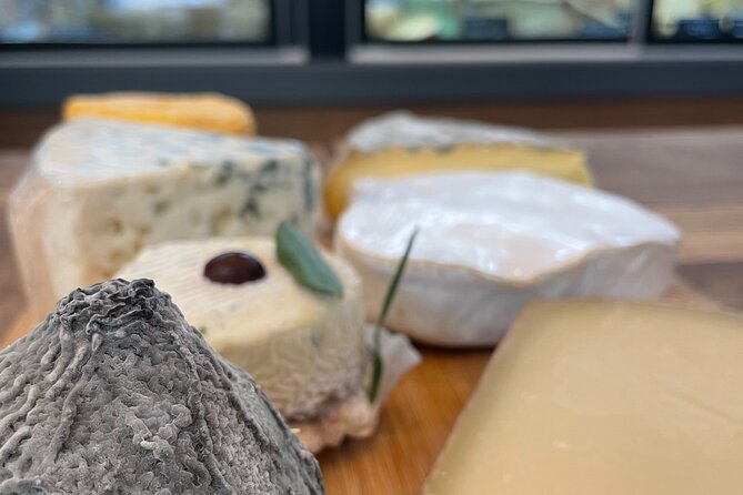 Cheese & Wine Tasting in Montmartre with a Local Cheesemonger - Montmartre after tasting: turn lessons into a walk