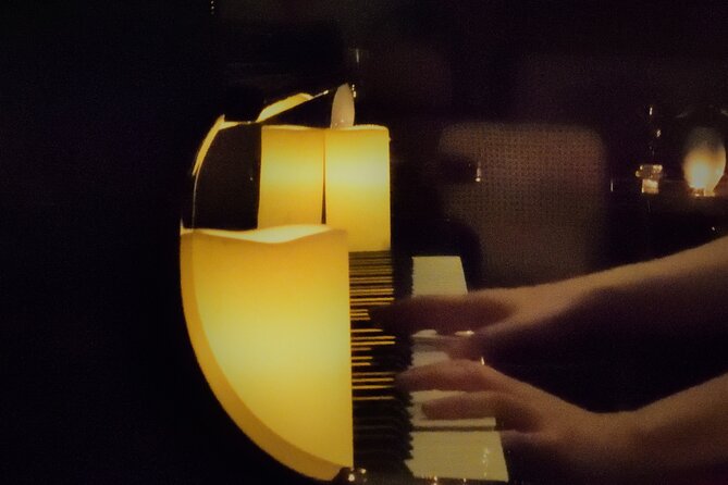 CHOPIN - Painted by Candlelights with Wine: Warsaw Concert - The included wine and sweet treat: small extras that change the mood