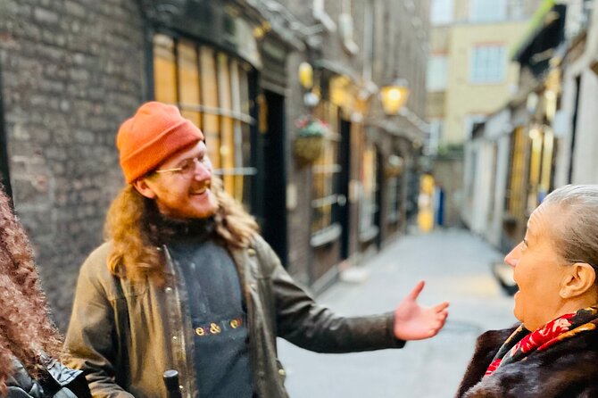 Christmas Lights and Markets Guided Walking Tour with Mulled Wine - What You’ll See (and What You Won’t)