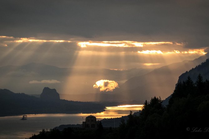Columbia Gorge Waterfalls & Wineries from Portland: All-Inclusive Afternoon Tour - Snacks, refreshment, and what to bring for a 1:00 pm start