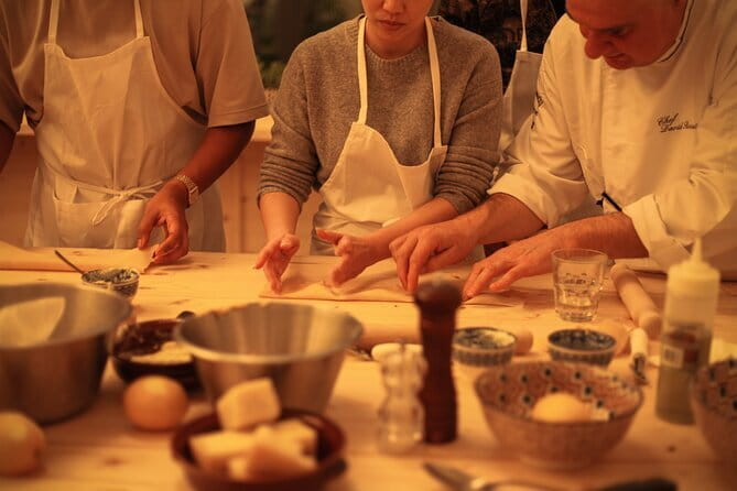 Cooking Art Brunelleschi with Unlimited Wine - Inside a 1200s tower: what the setting does for your class