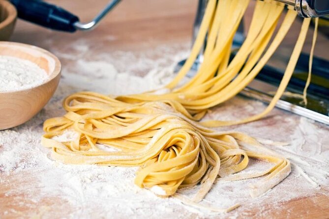Cooking Class : Fresh pasta and TIRAMISÙ with Lake Garda wines - Finding the kitchen in Lazise (and how the setup feels)