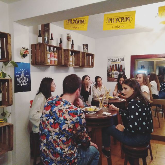 Córdoba: Local Wine Tasting Evening - Key moments you’ll notice right away