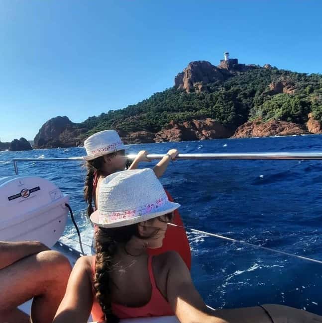Denia: Cova tallada Catamaran Trip w/ Mussel Tasting & Wine - Key highlights worth your attention