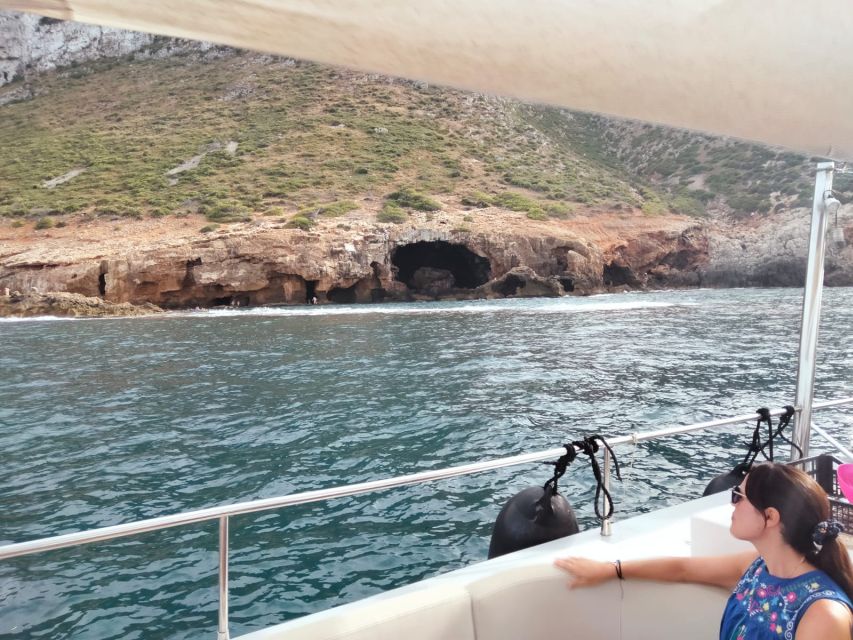 Denia: Cova tallada Catamaran Trip w/ Mussel Tasting & Wine - Music onboard and the vibe you should expect