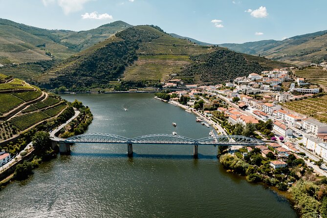Douro Experience - Boat and Train Ride - Lunch and Wine Tasting - All Included - The Douro boat cruise: 90 minutes of river views (and bubbles for some days)