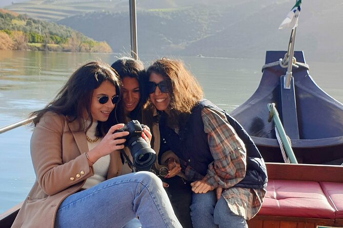 Douro Valley-Expert Guide-Boat-Lunch-Tastings-Offer wine bottle - Pinhão lunch: Northern Portuguese food with unlimited Douro DOC