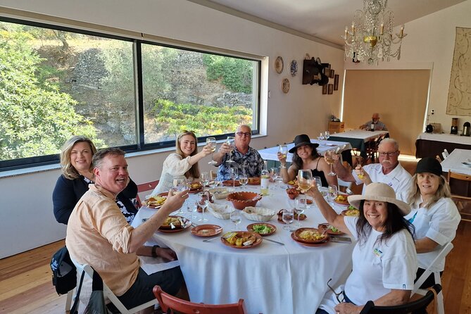 Douro Valley-Expert Guide-Boat-Lunch-Tastings-Offer wine bottle - Foz do Rio Tedo: seeing the wine-making stages (and tasting exclusive bottles)