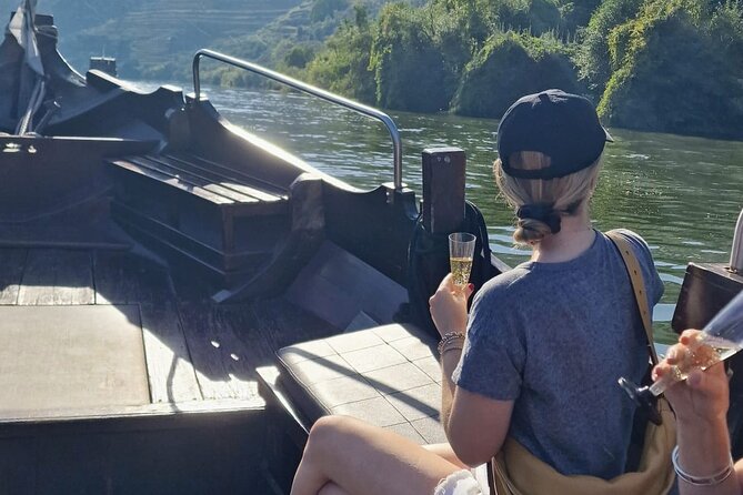 Douro Valley-Expert Guide-Boat-Lunch-Tastings-Offer wine bottle - Service details that matter (and why people love them)