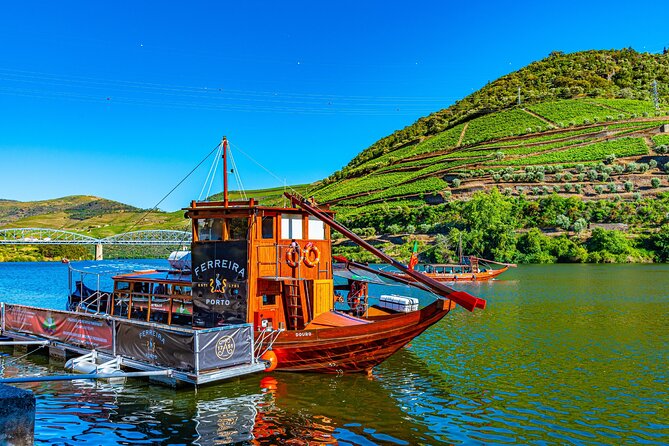 Douro Valley: Historical Sites, Wine Experience, Lunch & Cruise - Leaving Porto at 7:30: why the timing matters