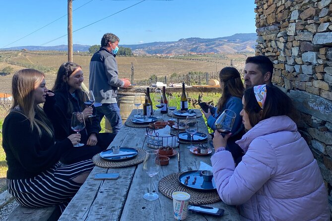 DOURO VALLEY: Lunch in a winery, tastings & 1-h private boat tour - Winery visits that focus on people, not factories