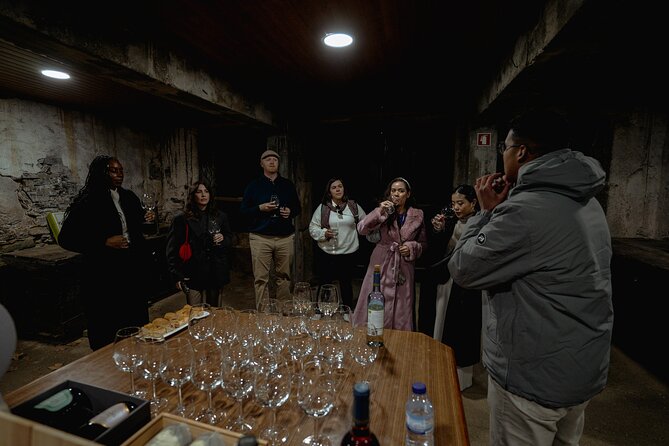 DOURO VALLEY: Lunch in a winery, tastings & 1-h private boat tour - Pinhão from the water: your 1-hour Douro cruise
