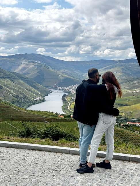 Douro Valley: Small-Group Tour, Winery's Lunch, Private Boat - Views first: UNESCO viewpoints and the N222 photo stop