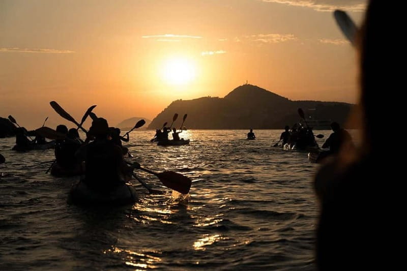 Dubrovnik: Guided Sunset Sea Kayaking Tour with Wine - Dubrovnik City Walls from the sea: the viewpoint you can’t get on foot