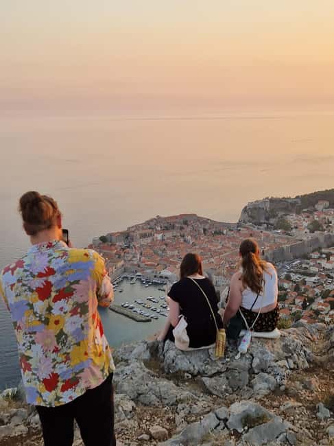Dubrovnik: Sunset Wine Tasting At Panorama Point - Wine Tasting in Real Life: 3 Local Bottles and Snacks That Make Sense