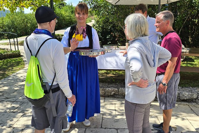 E-Bike Tour + Gourmet Snack + Wine Tasting (Small Group) - Pickup and timing that keep the morning smooth