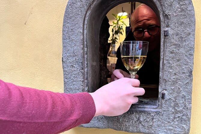 Florence Evening Food Tour with Florentine Steak & Tuscan Wine - Ponte Vecchio crossing: from sights to an evening neighborhood