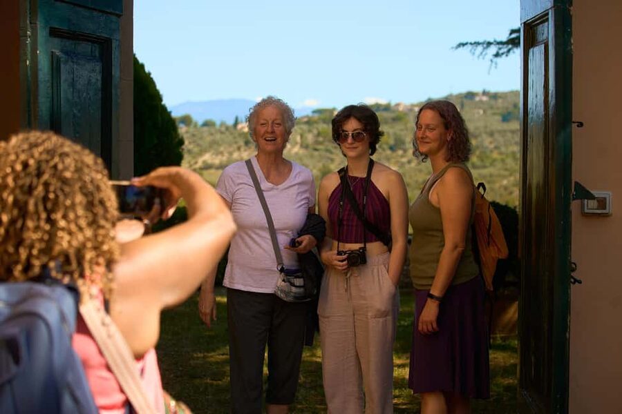 Florence: Great Chianti Wine and Olive Oil Trail with Lunch - Mercedes minivan comfort, small-group pace, and why it matters